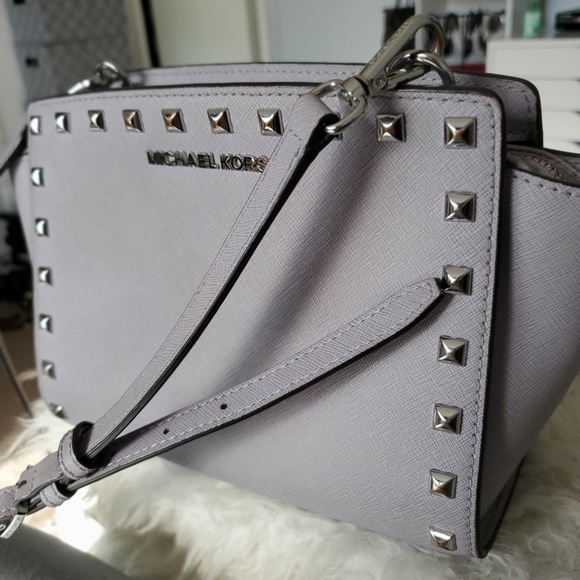 Michael Kors Handbags - Michael Kors crossbody purse